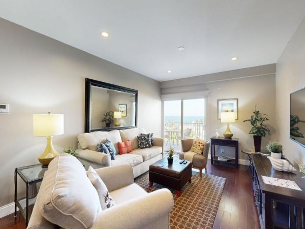 Stunning Fort Lauderdale Condo - Ocean Views & Prime Location Block to Beach