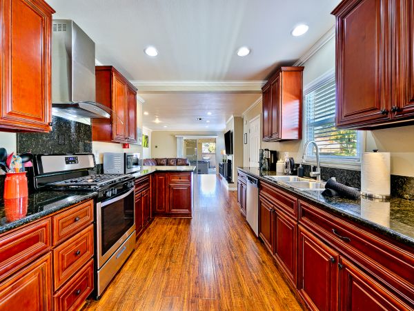 Anaheim Home 1022530