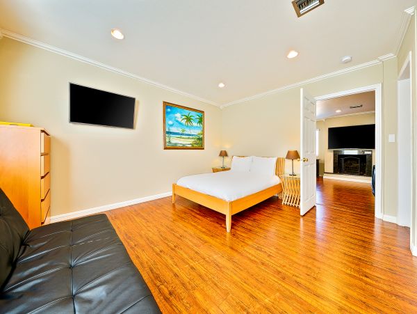 Anaheim Home 1022530