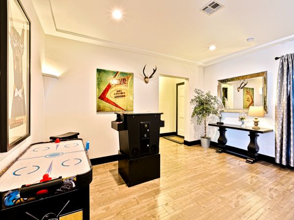 Anaheim Home 1022531