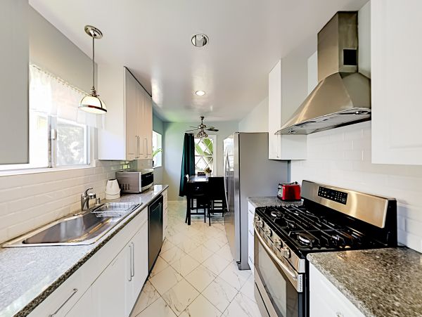 Anaheim Home 1022532