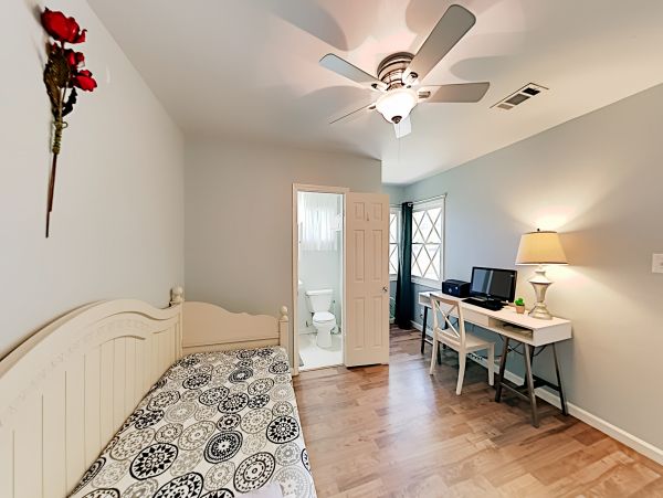Anaheim Home 1022532