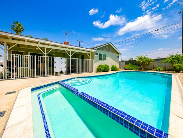 Anaheim Home 1022535