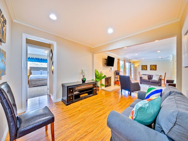 Anaheim Home 1022535