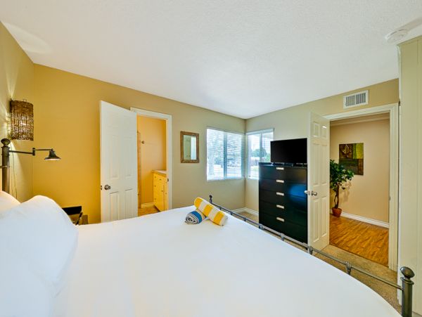 Anaheim Home 1022535