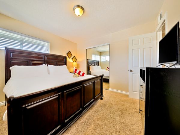 Anaheim Home 1022535