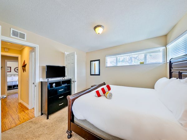 Anaheim Home 1022535