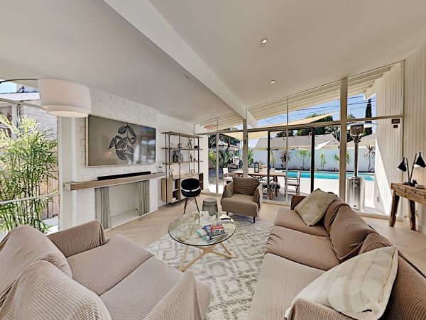 Anaheim Home 1022536