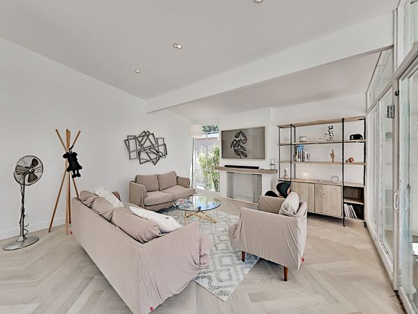 Anaheim Home 1022536