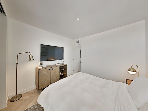 Anaheim Home 1022536