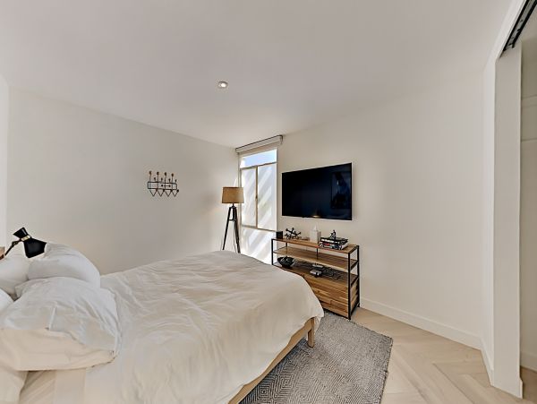 Anaheim Home 1022536