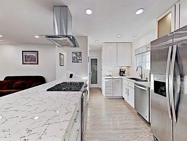 Anaheim Home 1022538