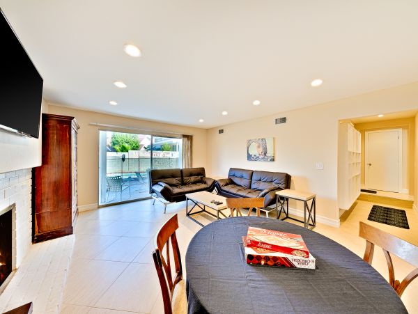 Anaheim Home 1022539