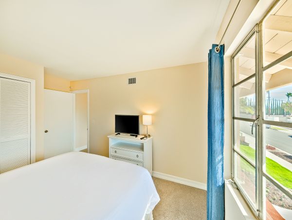 Anaheim Home 1022539