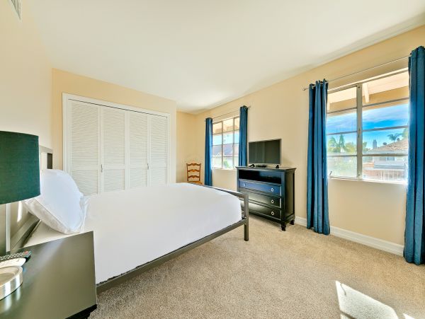 Anaheim Home 1022539