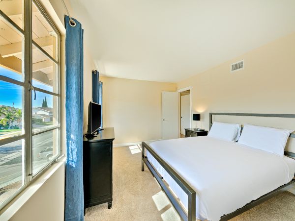 Anaheim Home 1022539
