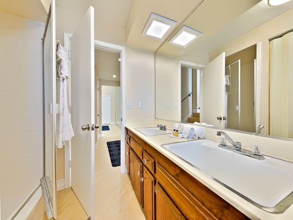 Anaheim Home 1022539