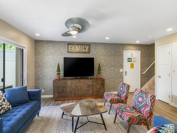 Anaheim Home 1022541
