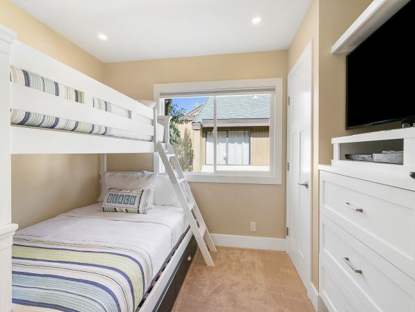Anaheim Home 1022541
