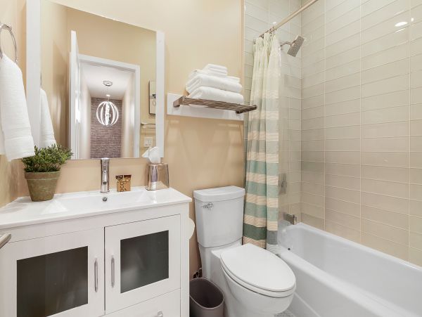 Anaheim Home 1022541