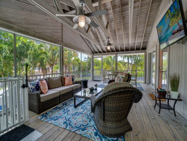 Three Bedroom Close to Beach Home with Private Pool Sleeps 6