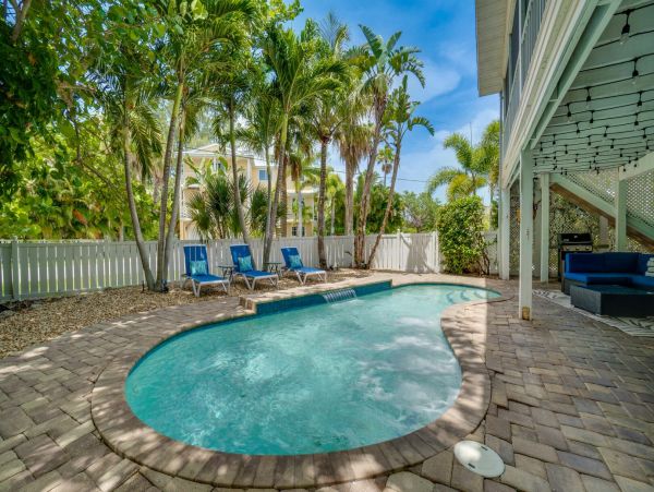 Three Bedroom Close to Beach Home with Private Pool Sleeps 6