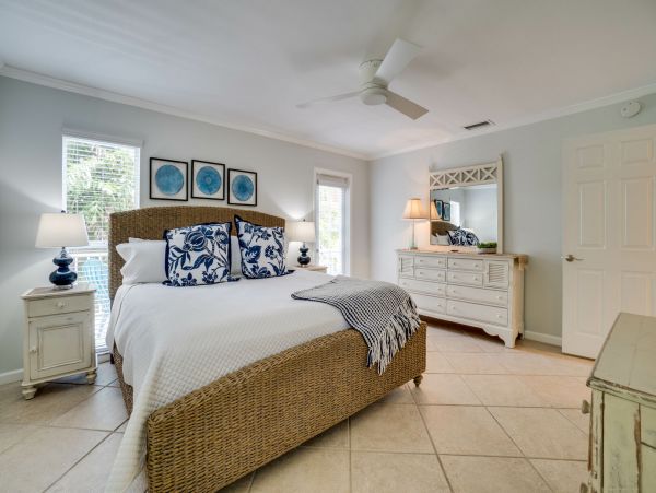 Three Bedroom Close to Beach Home with Private Pool Sleeps 6