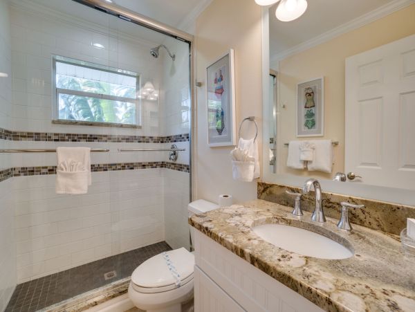 Three Bedroom Close to Beach Home with Private Pool Sleeps 6