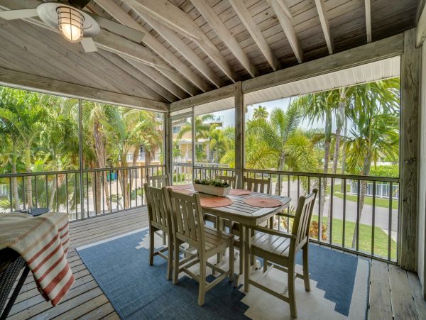 Three Bedroom Close to Beach Home with Private Pool Sleeps 6