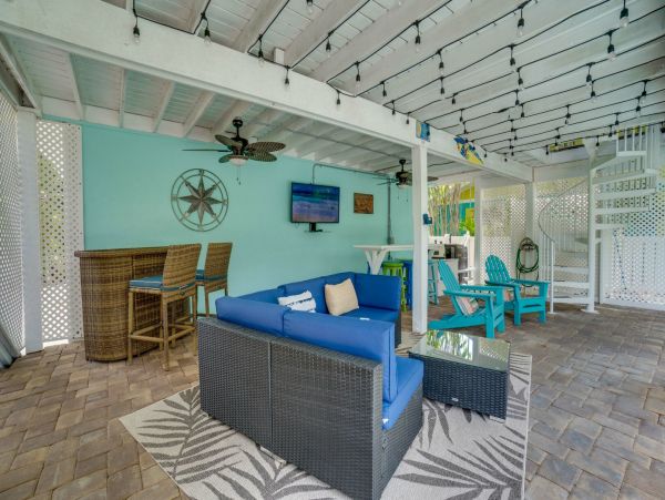 Three Bedroom Close to Beach Home with Private Pool Sleeps 6