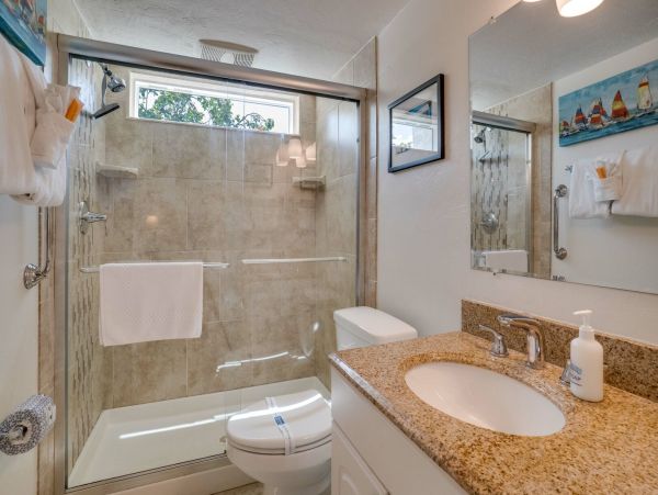 Bradenton Beach Vacation Condo Two Bedroom Walk to Beach