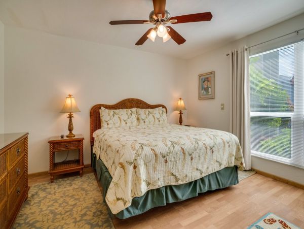 Bradenton Beach Vacation Condo Two Bedroom Walk to Beach