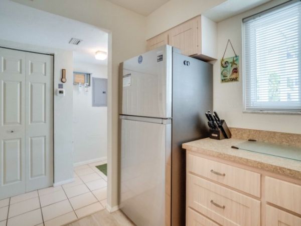 Bradenton Beach Vacation Condo Two Bedroom Walk to Beach
