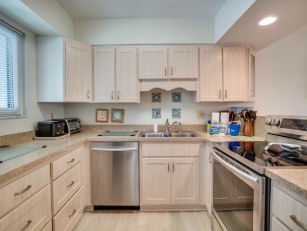 Bradenton Beach Vacation Condo Two Bedroom Walk to Beach