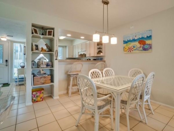 Bradenton Beach Vacation Condo Two Bedroom Walk to Beach