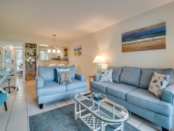 Bradenton Beach Vacation Condo Two Bedroom Walk to Beach
