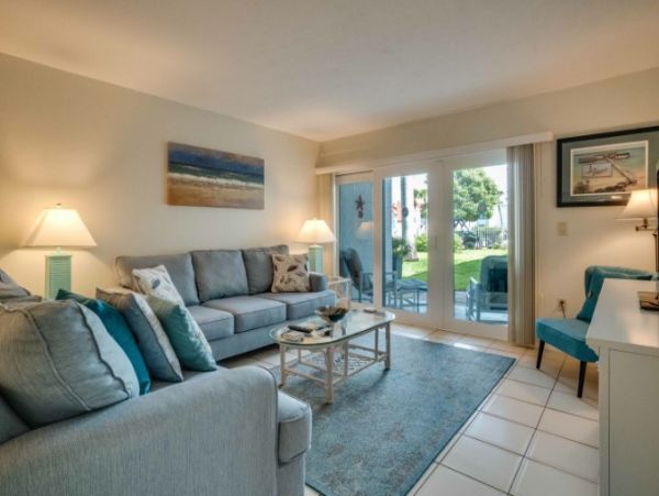 Bradenton Beach Vacation Condo Two Bedroom Walk to Beach