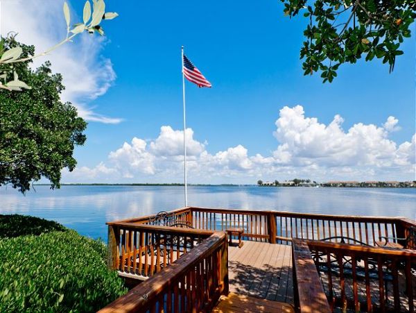 Bradenton Beach Vacation Condo Two Bedroom Walk to Beach