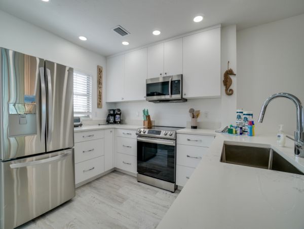 Bradenton Beach 2 Bedroom Townhome -Beach Across the Street