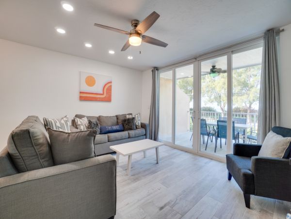Bradenton Beach 2 Bedroom Townhome -Beach Across the Street