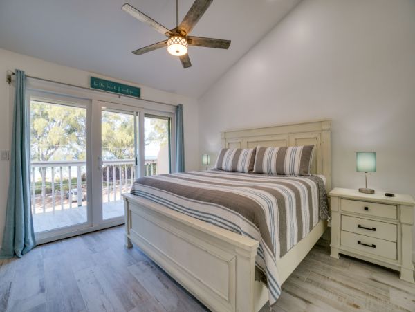 Bradenton Beach 2 Bedroom Townhome -Beach Across the Street