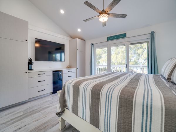 Bradenton Beach 2 Bedroom Townhome -Beach Across the Street