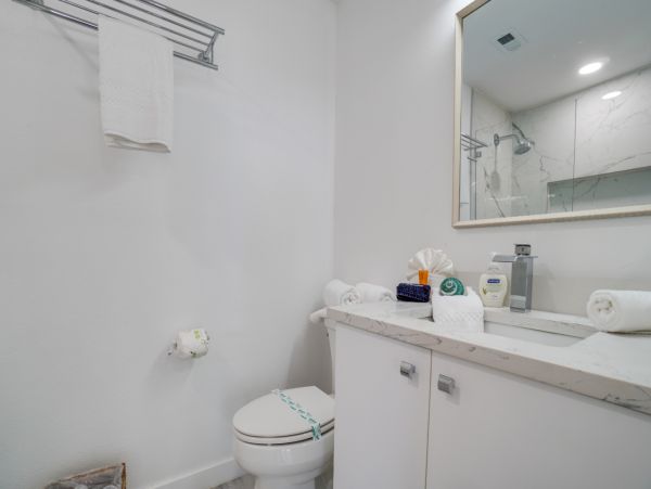 Bradenton Beach 2 Bedroom Townhome -Beach Across the Street
