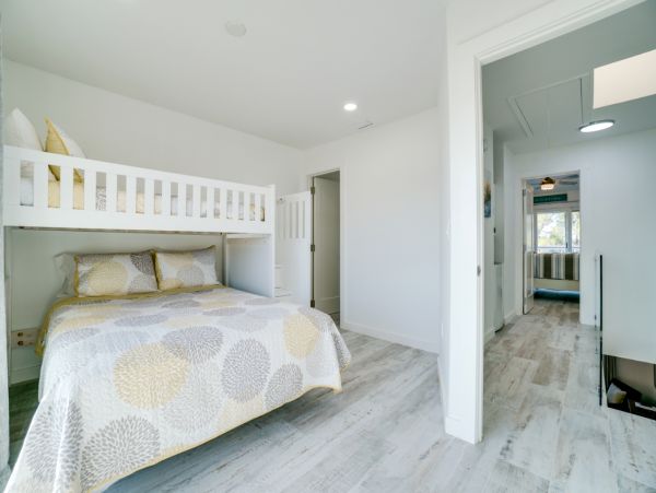 Bradenton Beach 2 Bedroom Townhome -Beach Across the Street