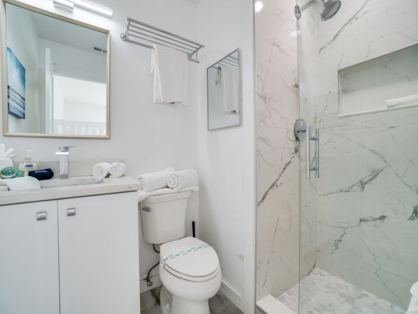 Bradenton Beach 2 Bedroom Townhome -Beach Across the Street