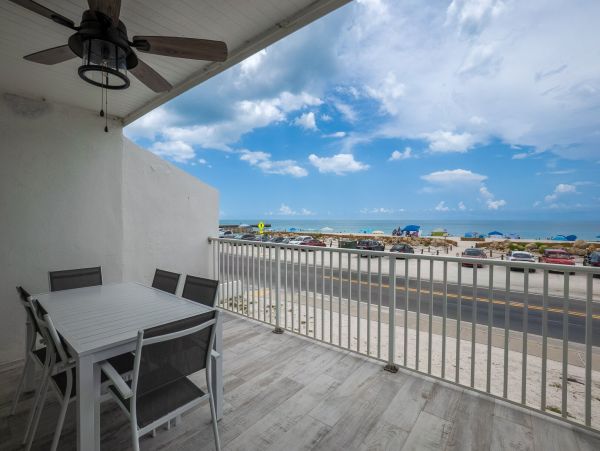 Bradenton Beach 2 Bedroom Townhome -Beach Across the Street