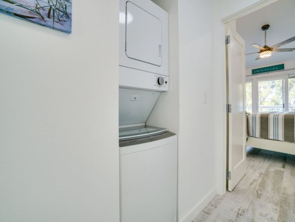 Bradenton Beach 2 Bedroom Townhome -Beach Across the Street
