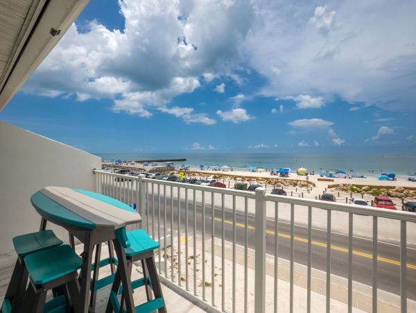 Bradenton Beach 2 Bedroom Townhome -Beach Across the Street