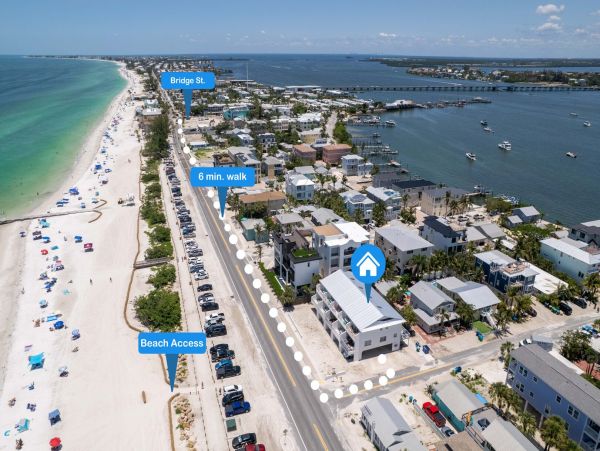 Bradenton Beach 2 Bedroom Townhome -Beach Across the Street