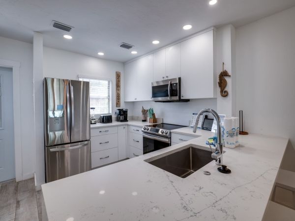 Bradenton Beach 2 Bedroom Townhome -Beach Across the Street